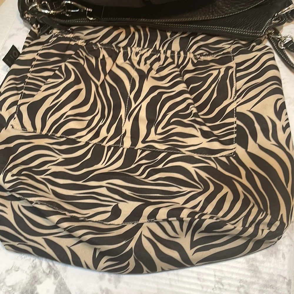 OiOI Australia Pompeian Leather Diaper Bag black with stroller straps